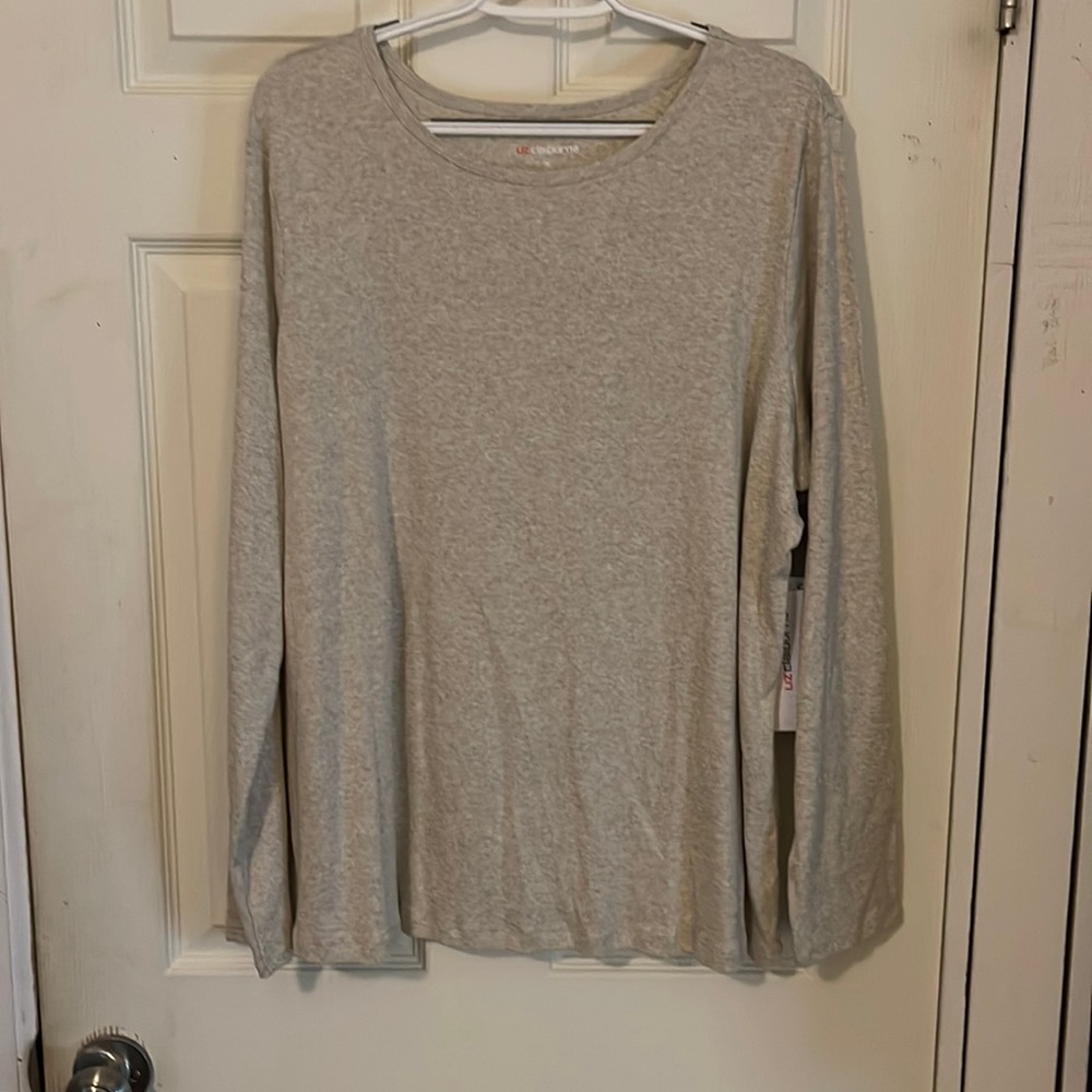 Liz Claiborne womens long sleeve top, new with tags, 1x